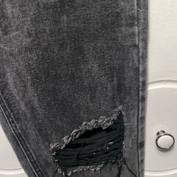 PrettyLittleThing Black High Rise Mom Jeans Size 4 - Picture 2 of 7